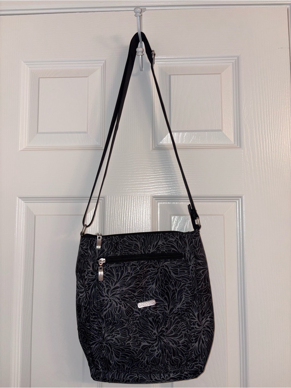 Baggallini Pocket Town Crossbody Purse in  Midnight Blossom Print